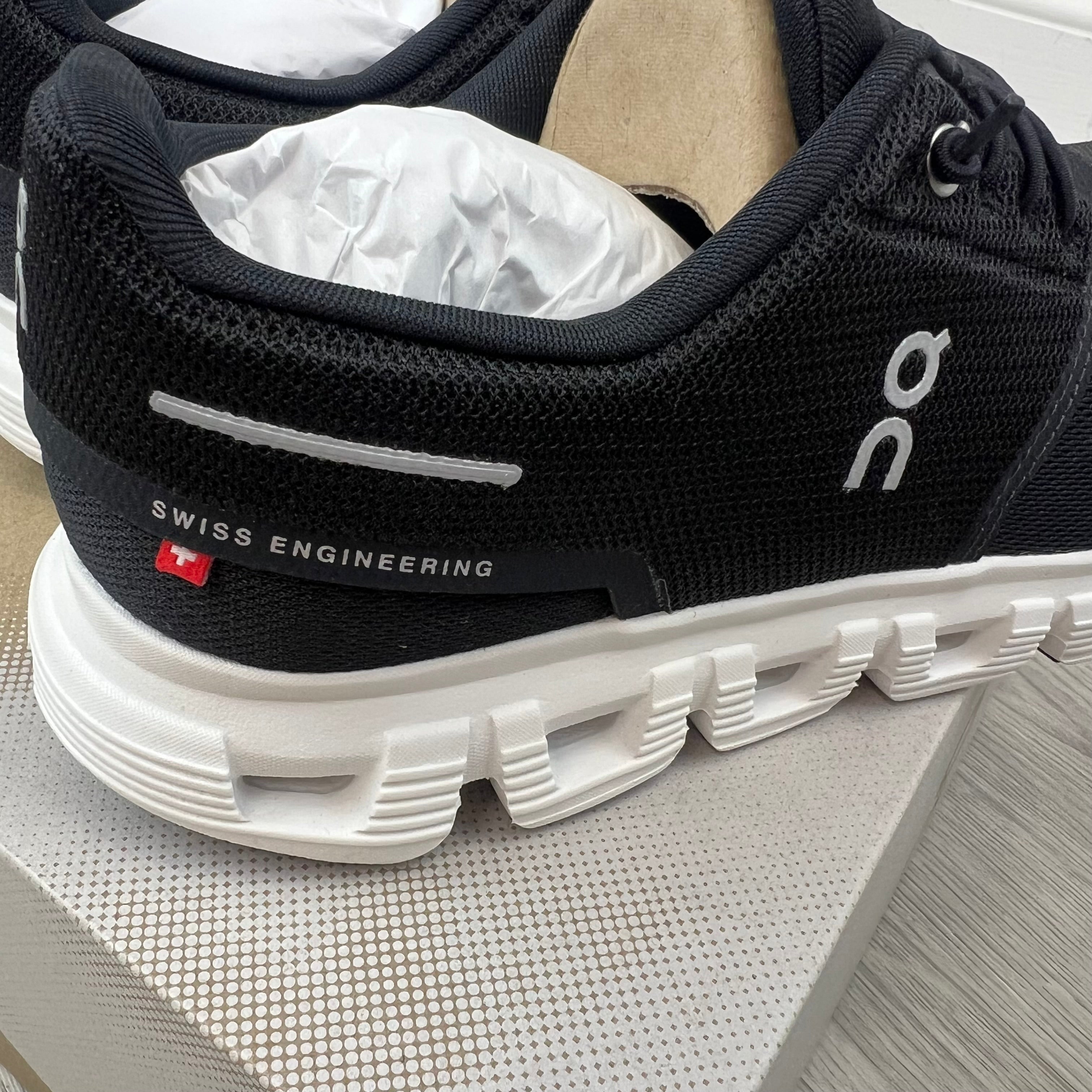 On Running 'Cloud 6' Sneakers - Black